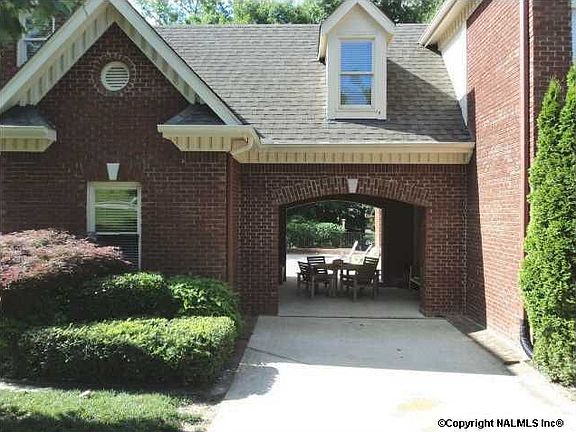 2nd image of 2919 Hampton Cove Way SE