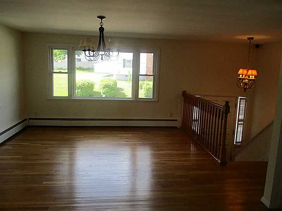3rd image of 45 Bayberry Dr