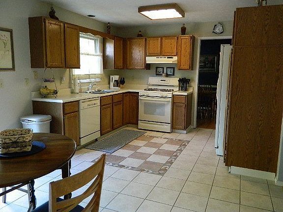 3rd image of 2215 Parker Ave