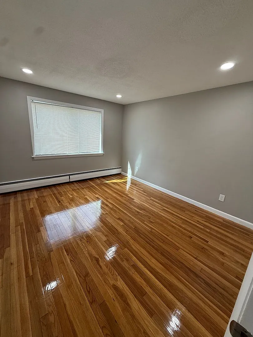 Good Deal in JP! 1-Bed with Heat/HW Incl — Photo 4