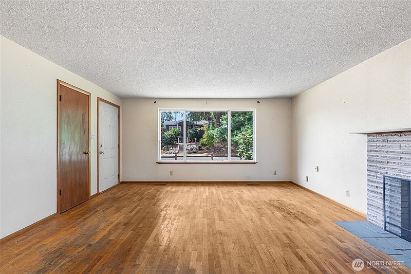 3rd image of 8400 32nd Avenue SW