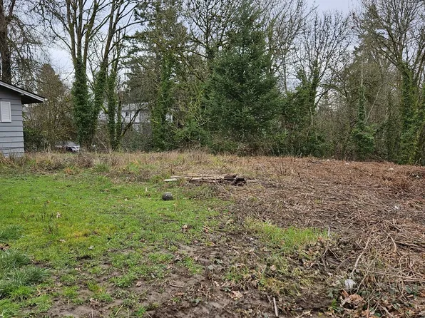 E 3rd St #3, Newberg, OR 97132