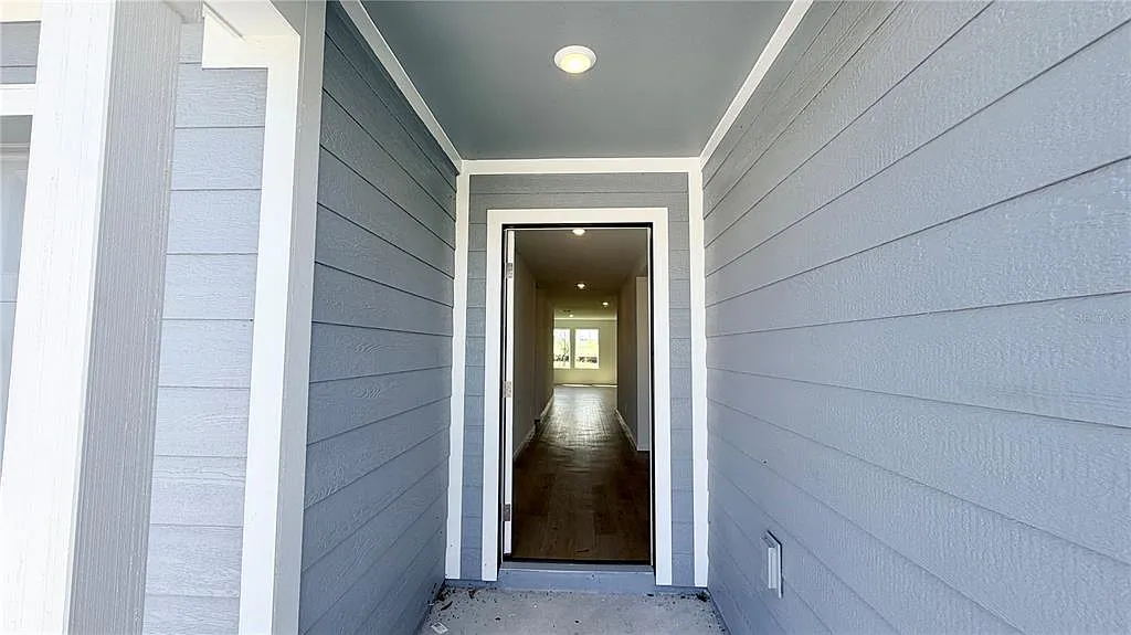 4 bed, 2.0 bath, 1733 sqft, $2,199 — Photo 3