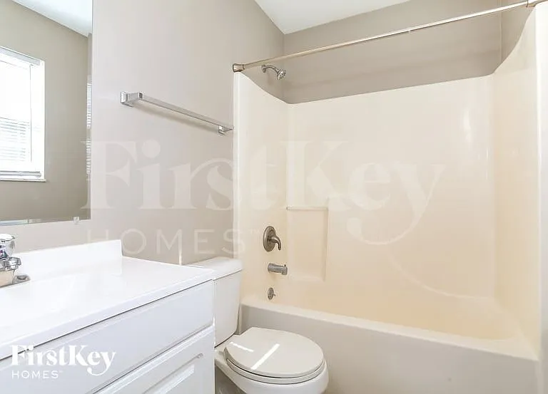 977 Hathaway Dr — Photo 8