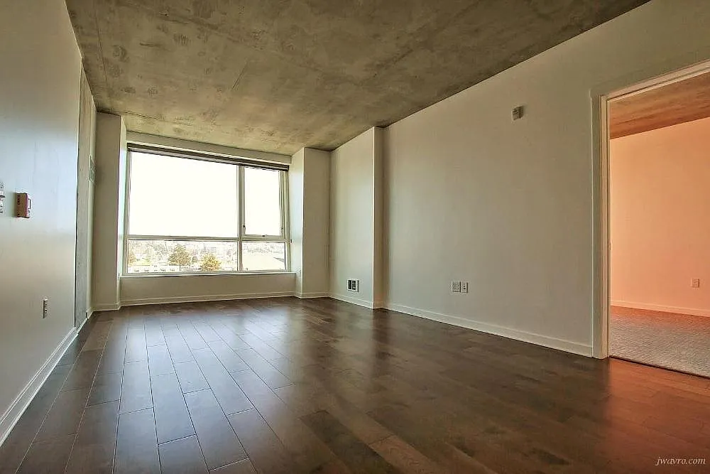 Luxury Mission Condo - 2 bed + office w/ parking — Photo 2