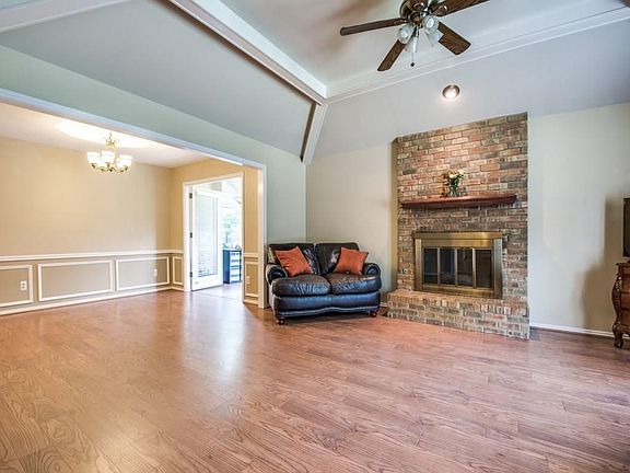 5th image of 2410 Crestview Dr