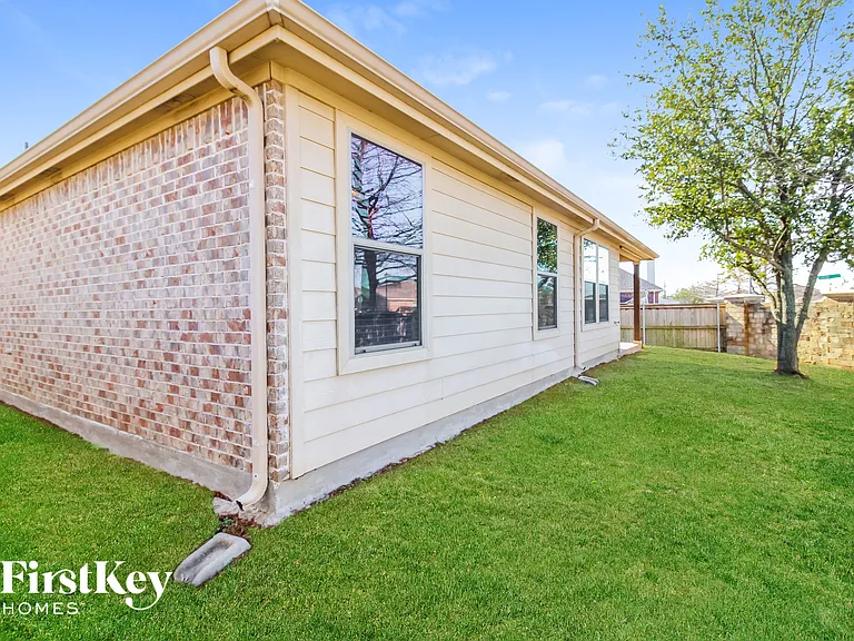 206 Lavaca Dr — Photo 15
