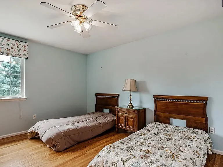 2nd upstairs bedroom--currently used as an office