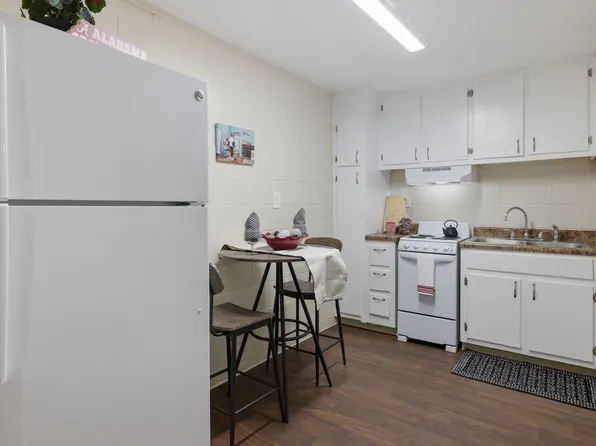 Canterbury Apartment Homes, 1108 14th Ave, Tuscaloosa, AL 35401