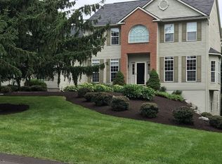 5494 Golden Heights Dr, Fayetteville, NY 13066
