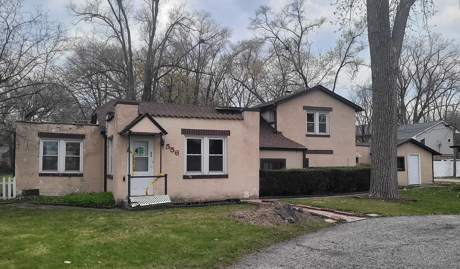 556 S Lyman Ave photo 1