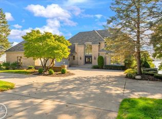 770 N Riverside Ave, Saint Clair, MI 48079