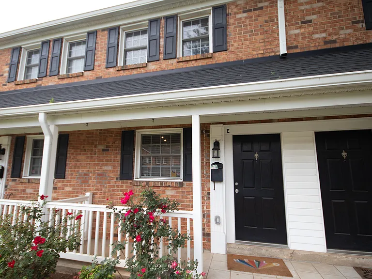 1330 Green Oaks Ln #E — Photo 10