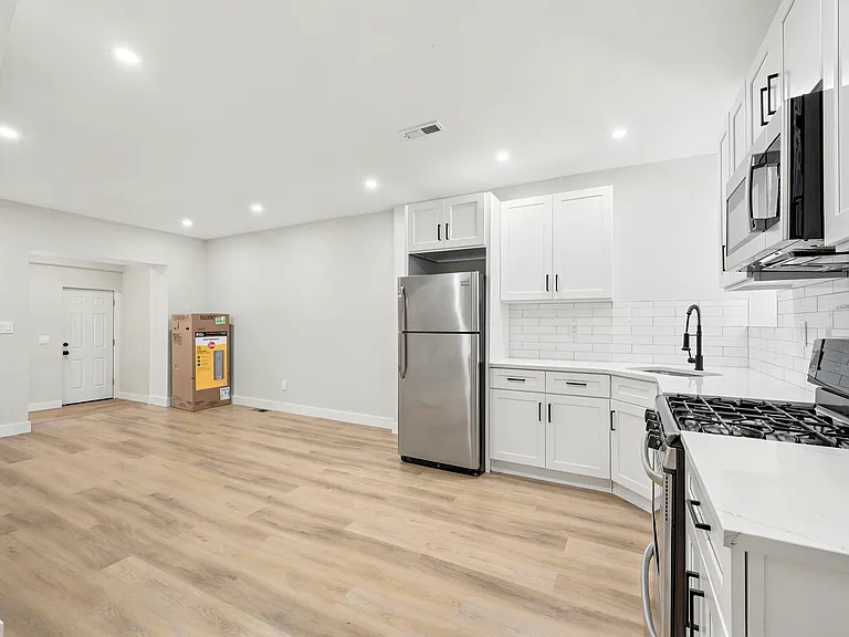 474 E Penn St #1 — Photo 12
