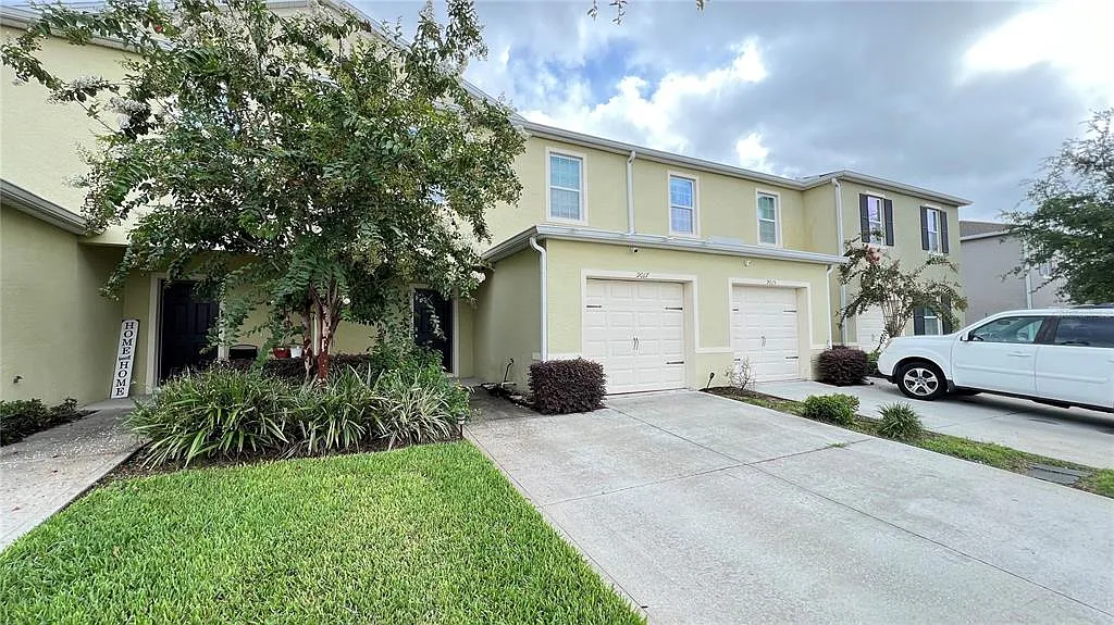 3 bed, 2.5 bath, 1530 sqft, $2,100 — Photo 2