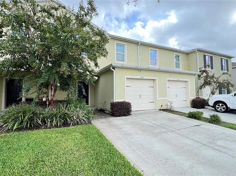 9017 Alba Ln — Photo 2
