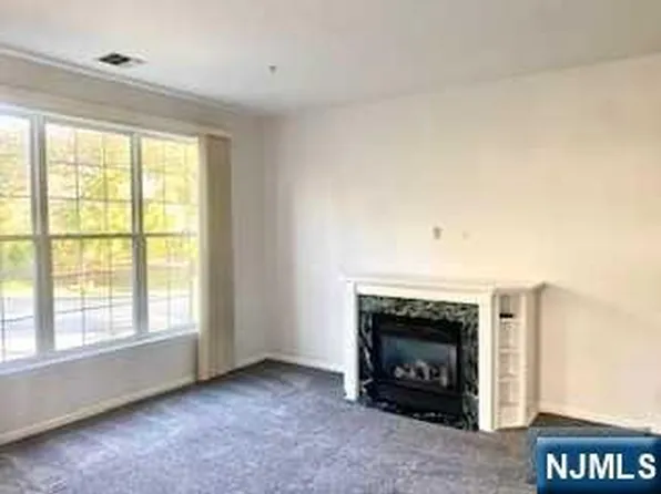 501 Four Seasons Dr, Wayne, NJ 07470