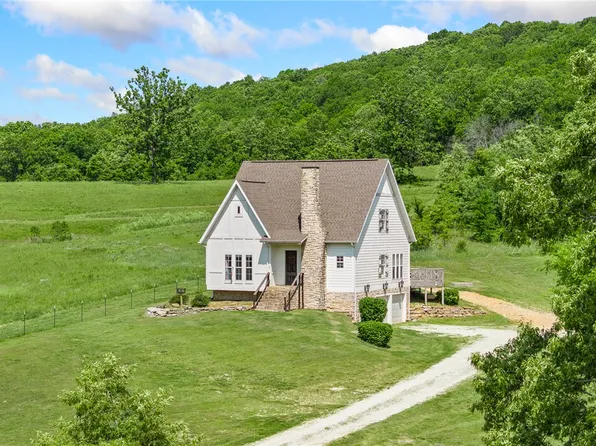 6935 Bear Creek Dr, Harrison, AR 72601