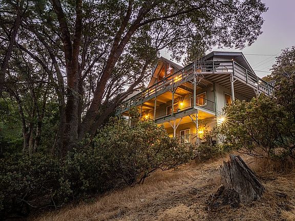 3rd image of 965 Nadelhorn Dr