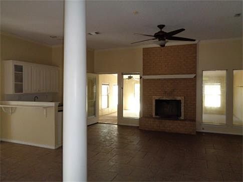 5th image of 8501 Thames Ave