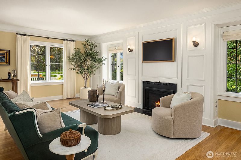 4th image of 1502 39th Avenue E
