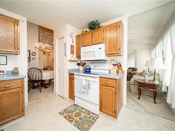 4th image of 180 Fox Hollow Dr APT 407