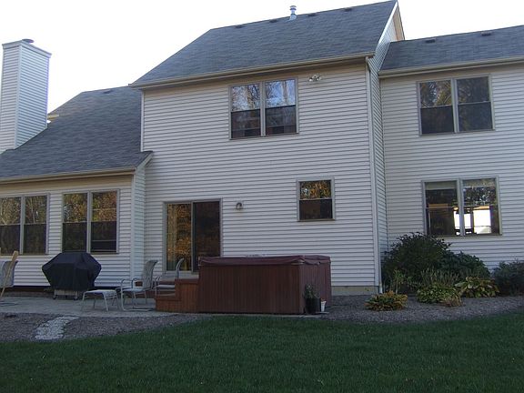 2nd image of 124 Bermuda Dr