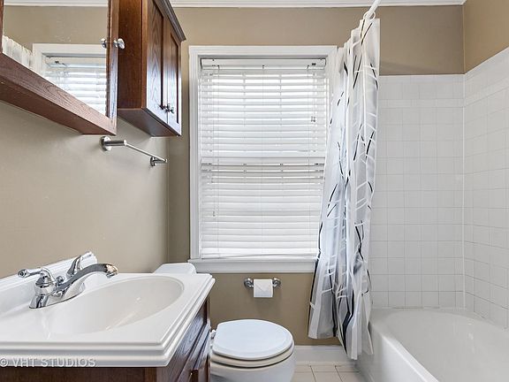 3rd image of 302 N Dryden Pl