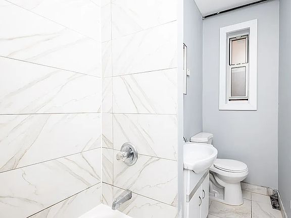 5th image of 644 Lafayette Ave APT 4