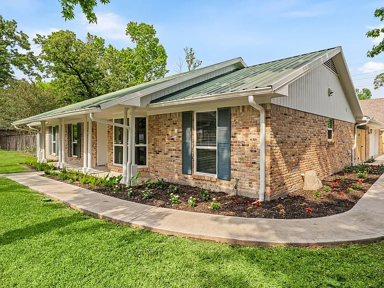 25802 Maplewood Dr — Photo 3