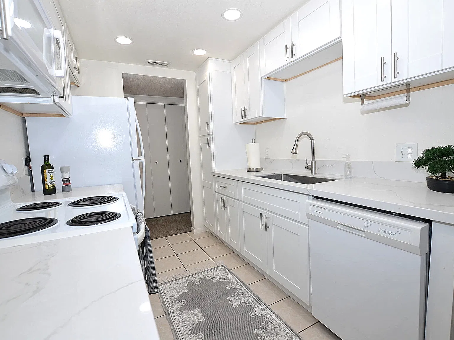 2 bed, 1087 sqft, $3,900 — Photo 3