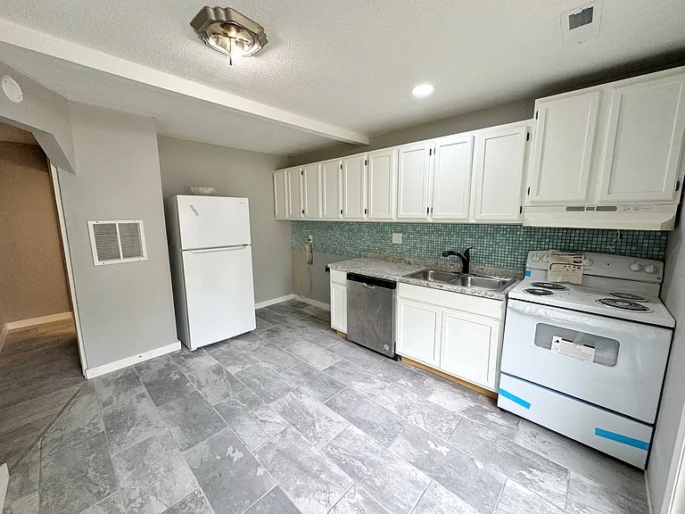 209 S Graham St #B — Photo 11