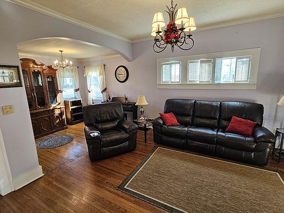 5th image of 411 Okoboji Ave