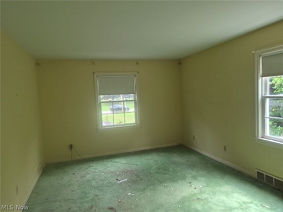 5th image of 24700 Bryden Rd