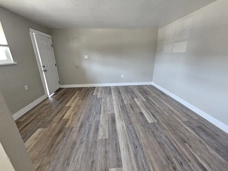 8753 E 14th Ave — Photo 1