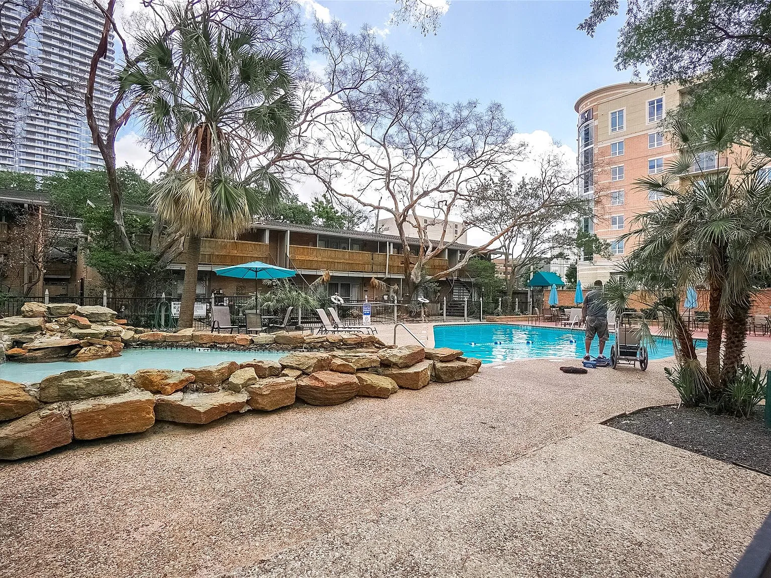 1 bed, 1.0 bath, 630 sqft, $1,350 — Photo 2