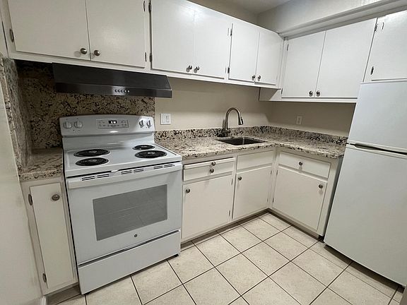 3rd image of 819 Highland Ave #2