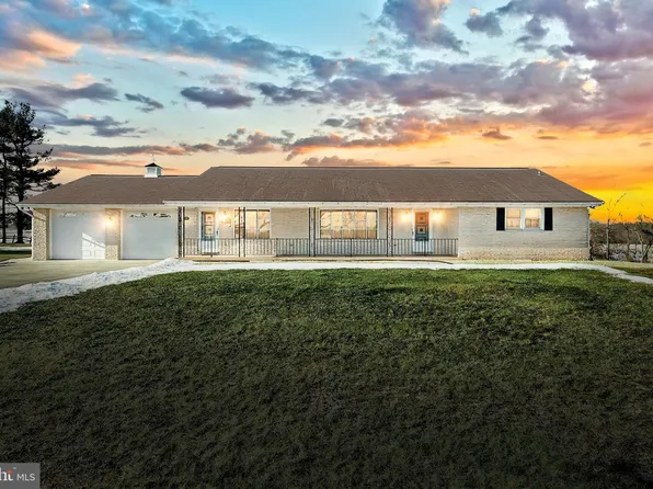 1430 Storms Store Rd, New Oxford, PA 17350