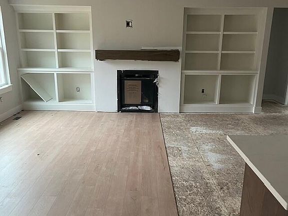 2nd image of 691 Elstar Dr NE
