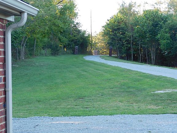 4th image of 2053 Bond Pike