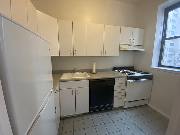 3rd image of 1240 Lexington Ave APT 34