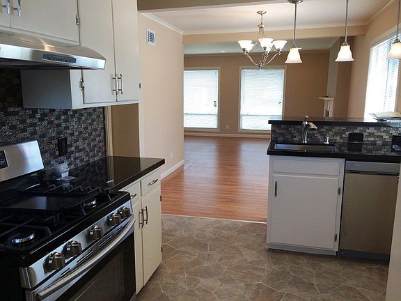 5th image of 132 Rockwood Dr