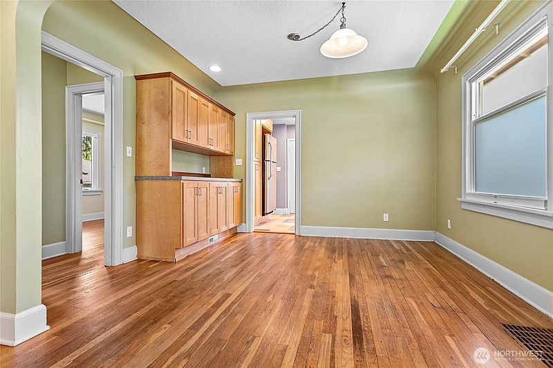 5th image of 1912 Mill Avenue