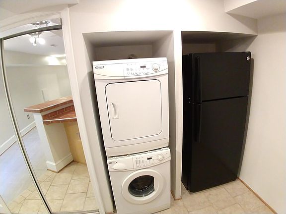 4th image of 1102 D St SE #B