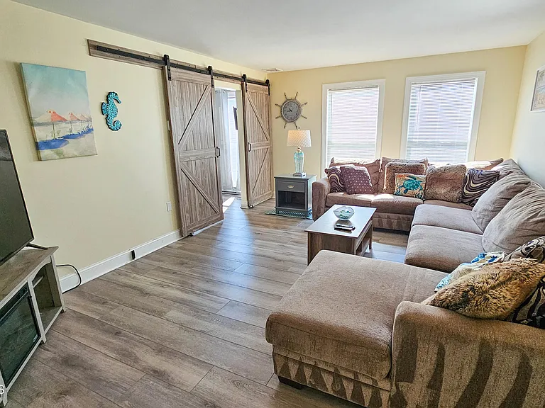 105 Peter Rd — Photo 6