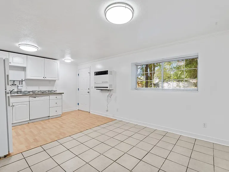 1076 Canyon Rd — Photo 7
