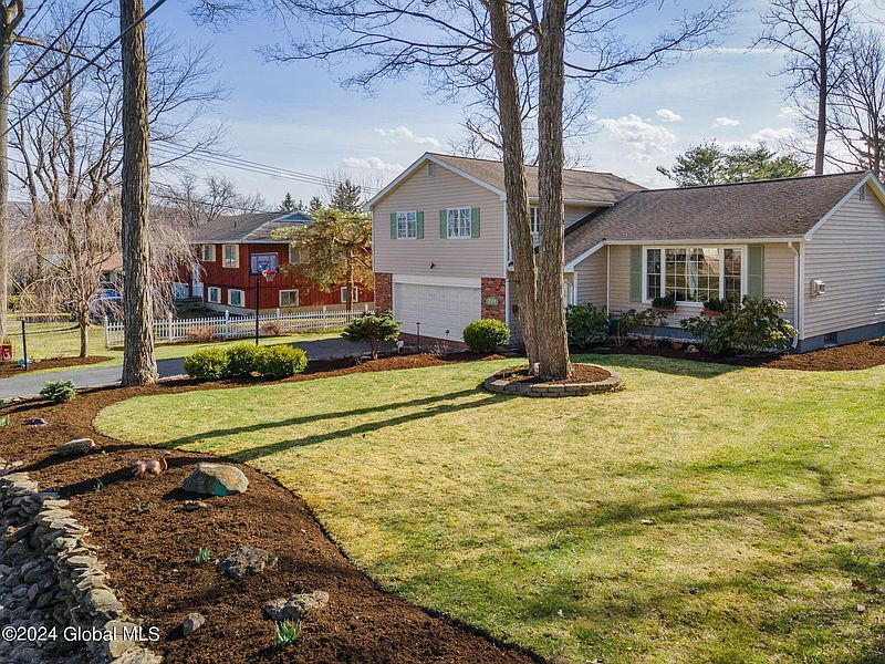 2nd image of 201 Grandview Drive