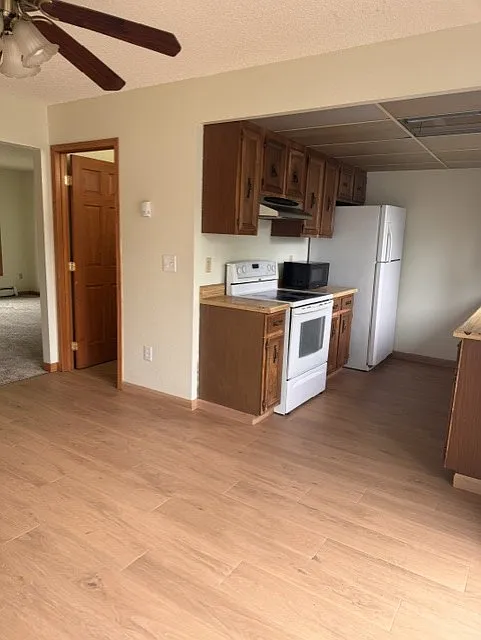 3 bed, 1300 sqft, $2,200 — Photo 4