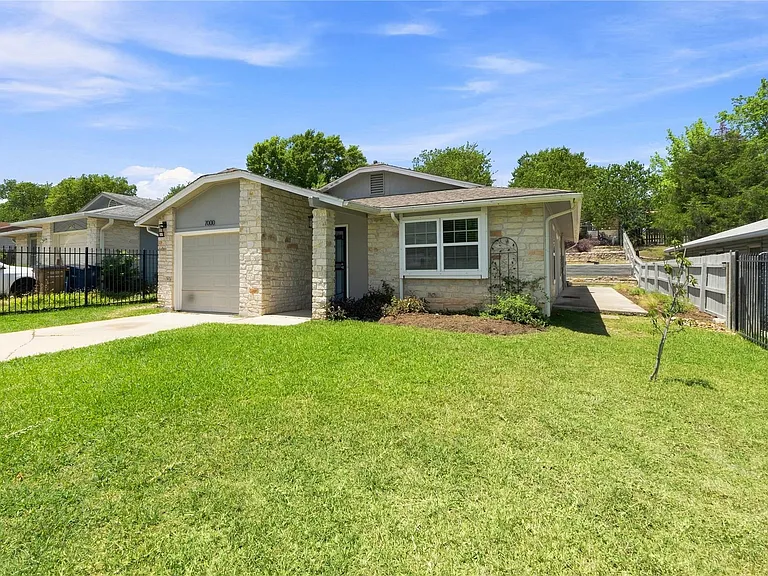7000 Shannon Dr — Photo 3