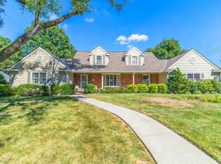 8257 Outlook Ln, Prairie Village, KS 66208